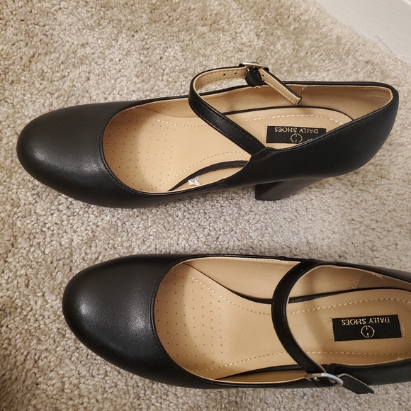 Black Mary Janes - Picture 5 of 7